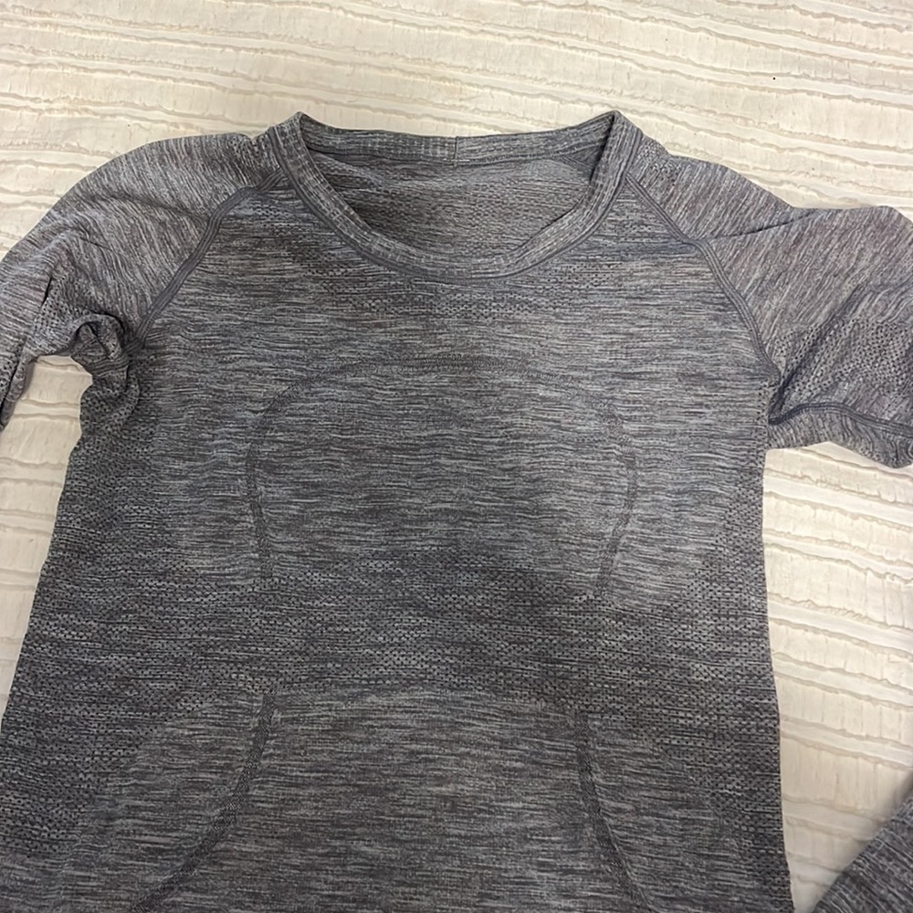 Lululemon swiftly long sleeve in grey, size 4